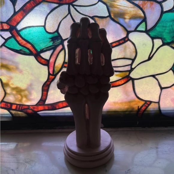 Pink skeleton heart hands table decor - Picture 5 of 5